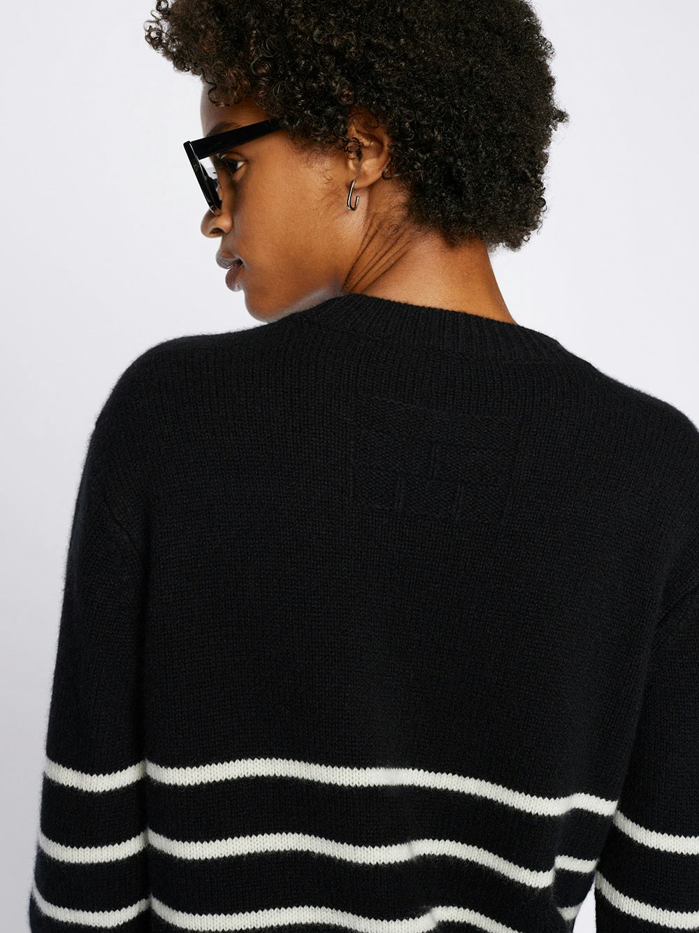 sweater back detail view alt:size